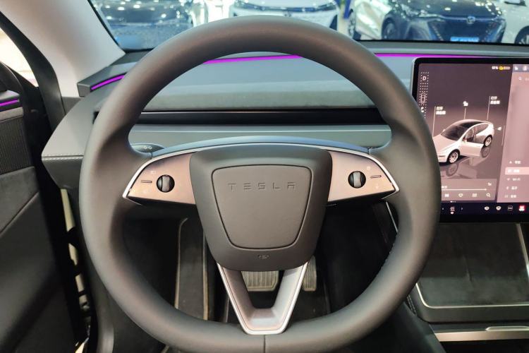 Used Tesla Model Y 2025 Long-Range All-Wheel Drive First Edition Steering Wheel