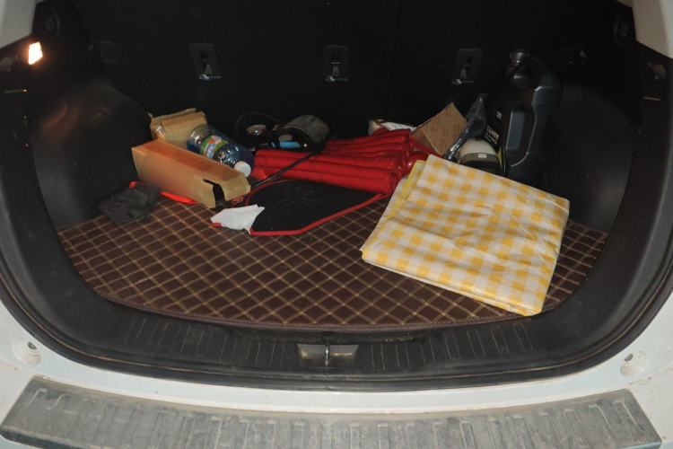 Used Haval H2 2014 1.5T Manual Two-Wheel Drive Elite Edition Trunk