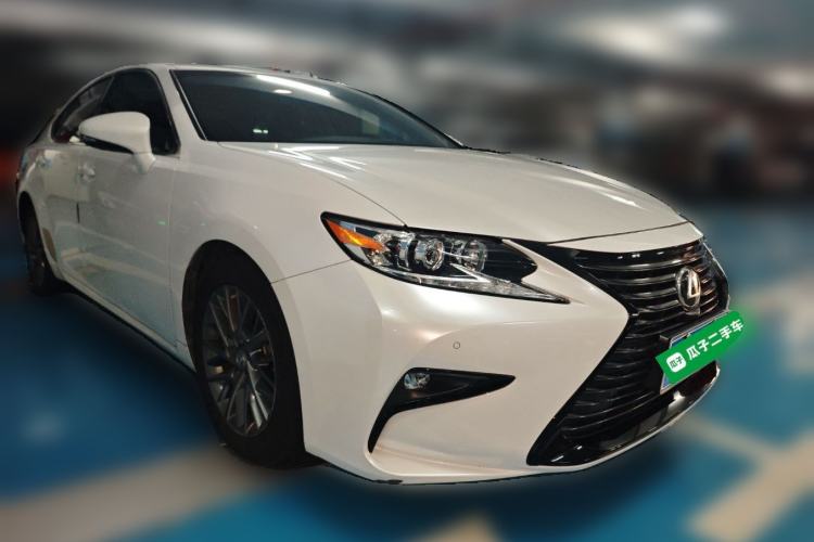 Used Lexus ES 2017 200 30th Anniversary Edition Front Right 45 Deg