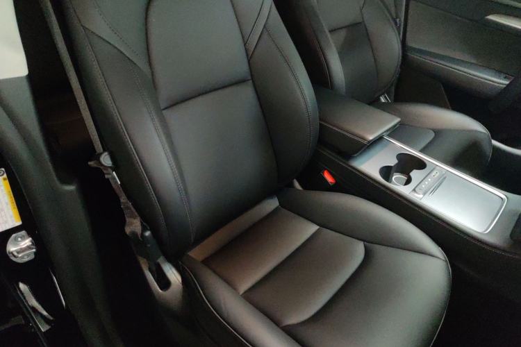 Used Tesla Model Y 2023 Long-Range All-Wheel-Drive Version Right Front Seat