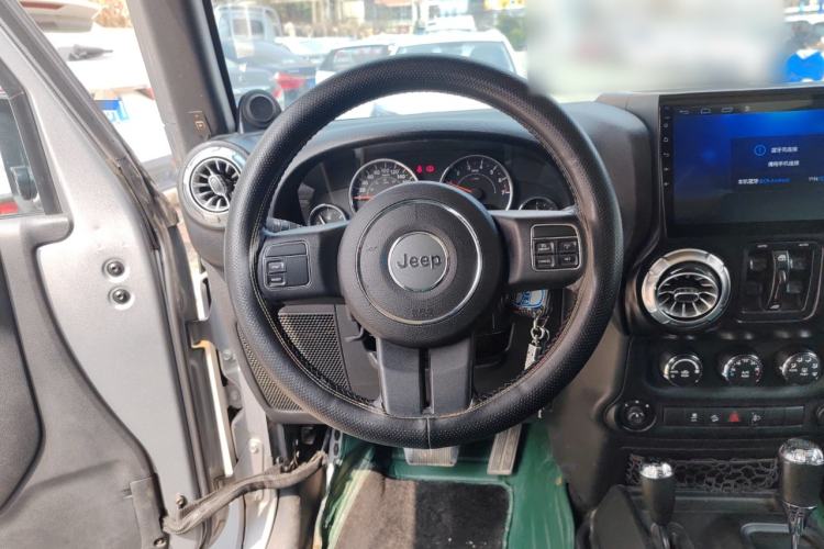 Used Jeep Wrangler 2014 3.0L Sahara Four-Door Edition Steering Wheel
