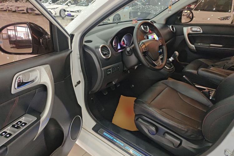 Used Haval H6 2015 Upgraded Model 1.5T Manual Two-Wheel Drive Elite Version Driver Seat