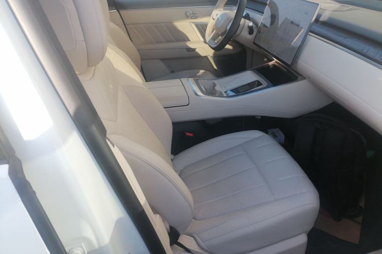 Used ONVO Luxeed L90 2025 Model—Ultra Six-Seater Version