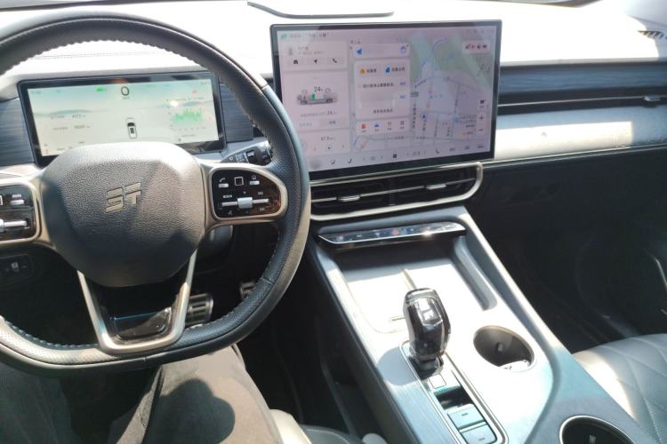 Used JETOUR Shanhai L9 2024 1.5TD 2DHT Air 7-Seater Center Console