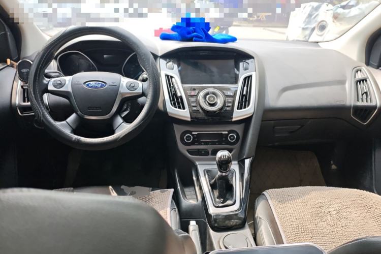 Used Ford Focus 2012 Sedan 1.6L Manual Fashion Edition
