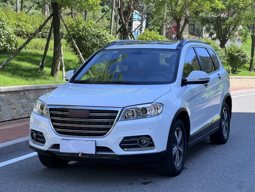 Unter der Vorderseite des Autos