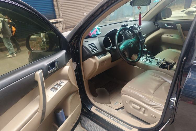 Used Toyota Highlander 2011 2.7L Two-Wheel Drive 5-Seater Sport Edition
