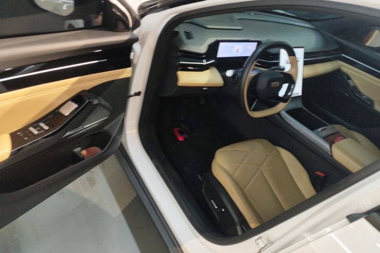 Used Geely Galaxy L6 2024 125km PLUS Dragon Edition Driver Seat