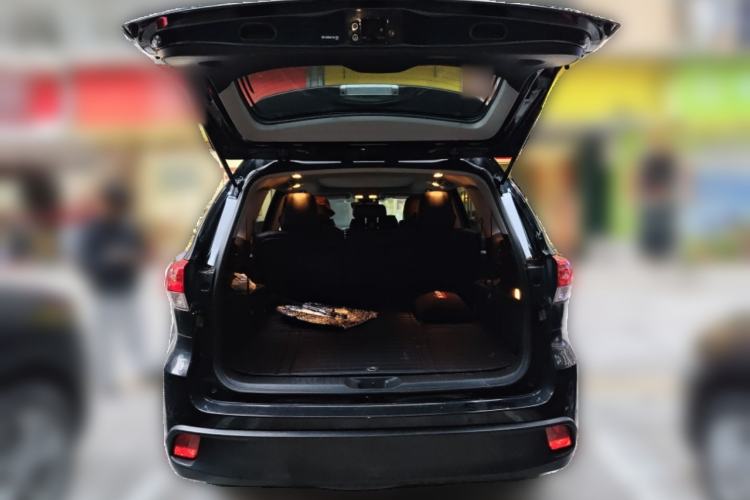 Used Toyota Highlander 2018 2.0T Four-Wheel Drive Luxury Version 7 Seats China VI Standard Trunk