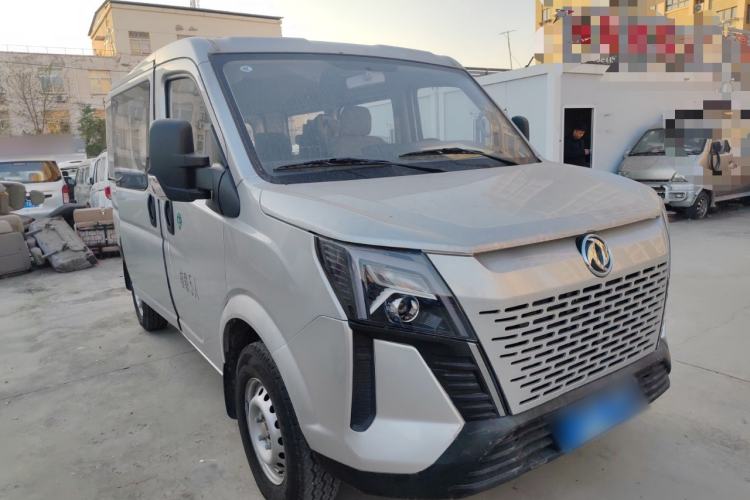 Used Dongfeng Yufeng Yufeng 2023 V9+ 2.0T Manual Front-Wheel-Drive Multi-Function Short-Chassis Low-Roof 5/6-Seater
