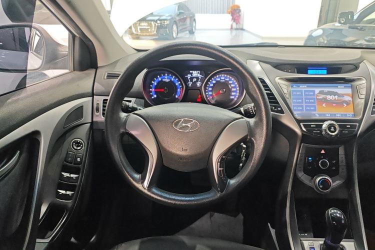 Used Hyundai Elantra (5th Generation / Langdong) 2015 1.6L Automatic Fashion Model Steering Wheel
