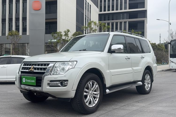 Used Mitsubishi Pajero 2017 V97 3.8L 5-Door GLS Model with Sunroof – Middle East