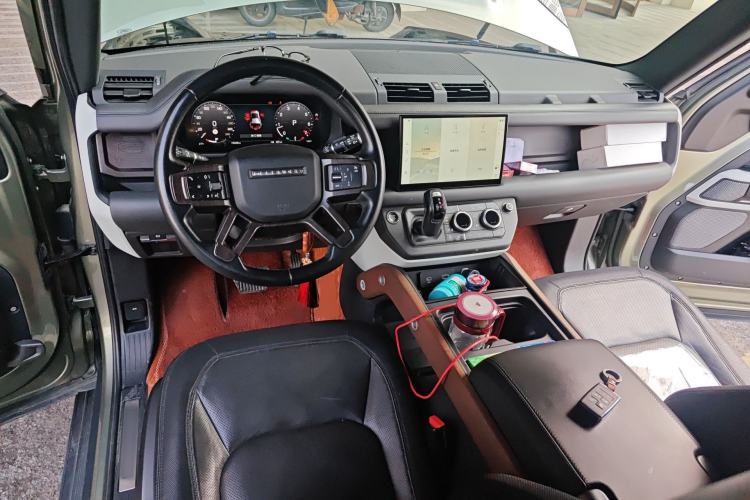 Used Land Rover Defender 2022 110 P400 X-DYNAMIC HSE Center Console