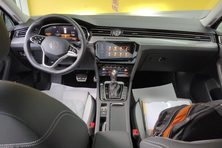 Used Volkswagen Magotan 2023 2 Million Units Limited Edition 330TSI DSG Leading Version