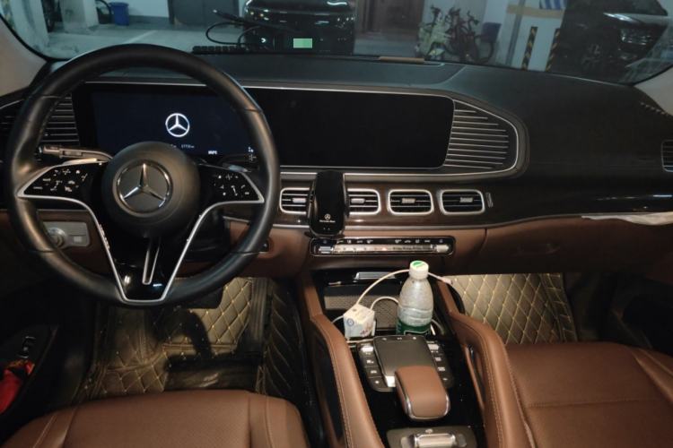 Used Mercedes-Benz GLE 2025 GLE 350 4MATIC Stylish Model Center Console