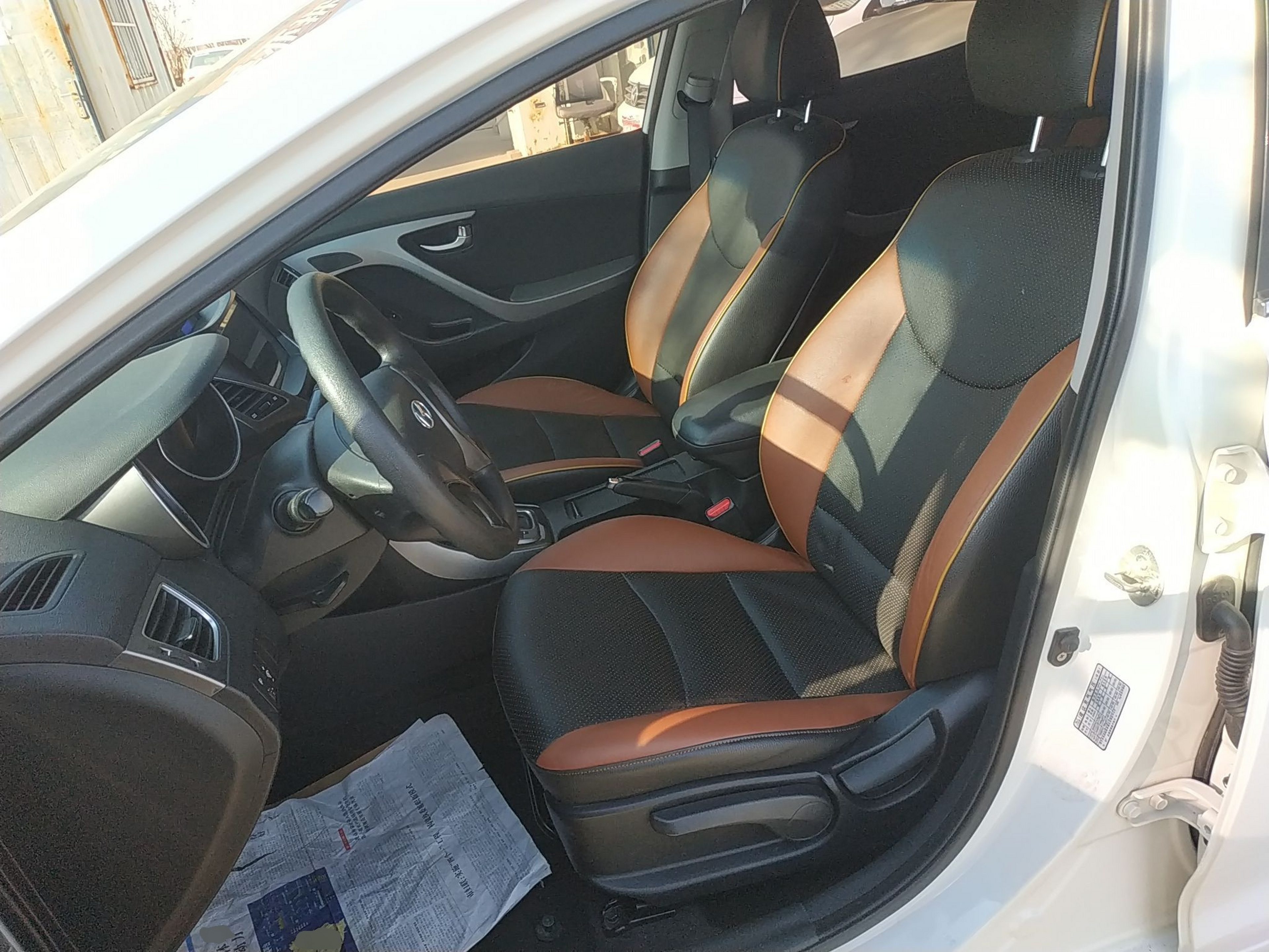 Переднее сиденье в автомобиле