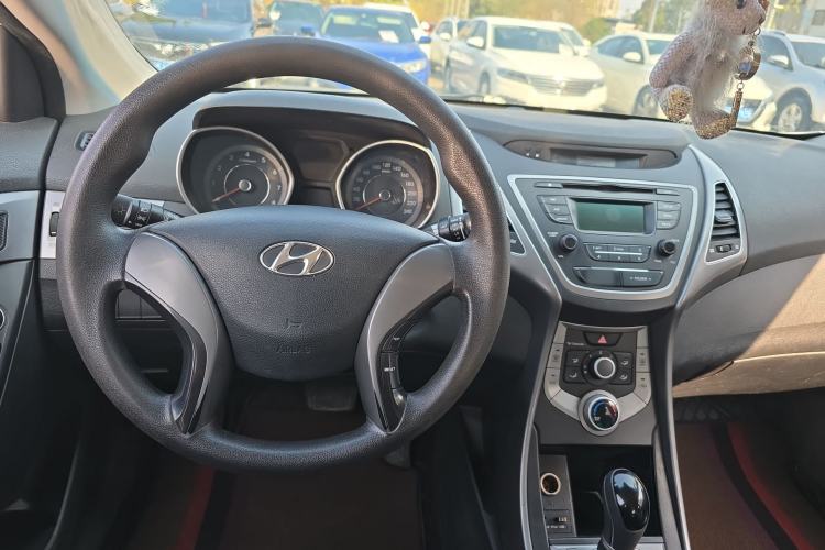 Used Hyundai Elantra (5th Generation / Langdong) 2016 1.6L Automatic Smart Version
