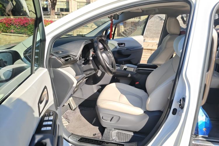Used Toyota SIENNA 2023 2.5L Hybrid Comfort Edition Left Front Seat