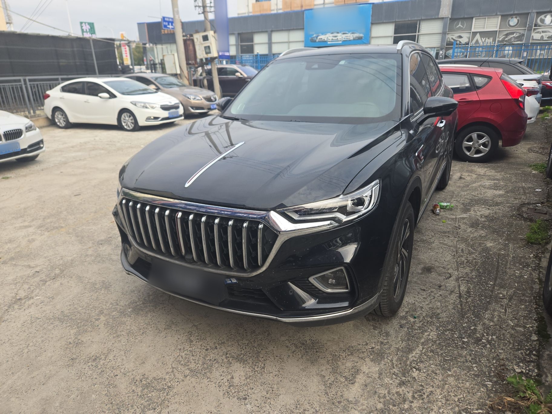 Под передней частью автомобиля