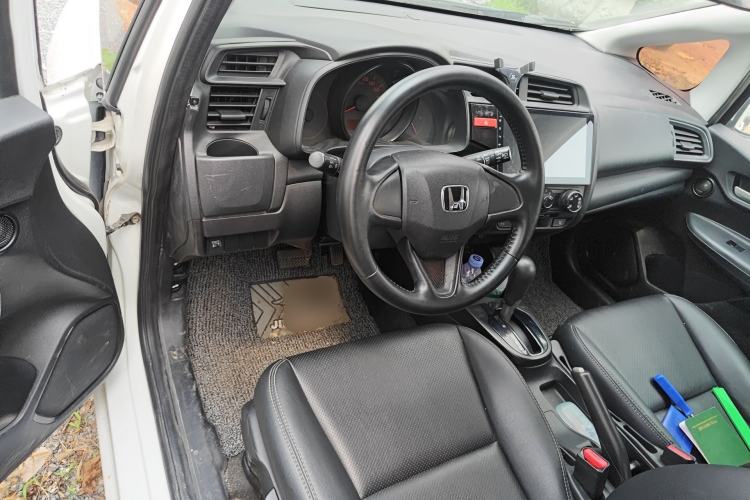 Used Honda Fit 2014 1.5L LX CVT Comfort Model Center Console