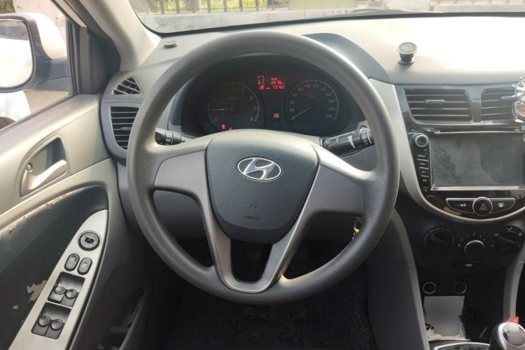 Used Hyundai Verna (older generation) 2014 1.4L Manual Smart GLS Trim
