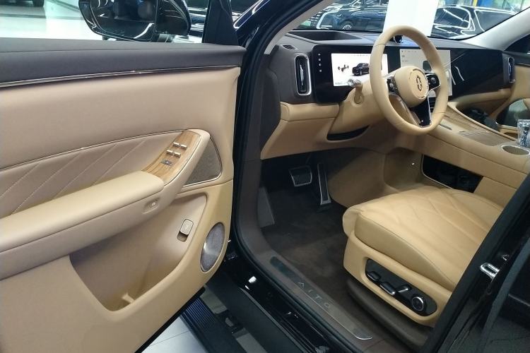 Used Hima AITO M8 2025 Extended-Range Ultra Version 53.4 kWh 6-Seater Edition Driver Seat