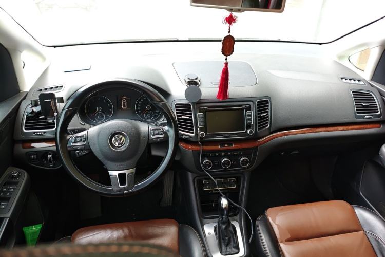 Used Volkswagen Sharan 2012 2.0 TSI Comfort Edition Euro IV Center Console