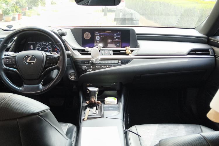 Used Lexus ES 2018 200 Excellence Edition China V Standard Center Console