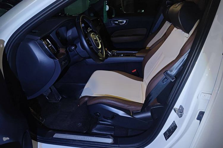 Used Volvo XC60 New Energy 2022 T8 Plug-in Hybrid All-Wheel Drive Smart Luxury Edition
