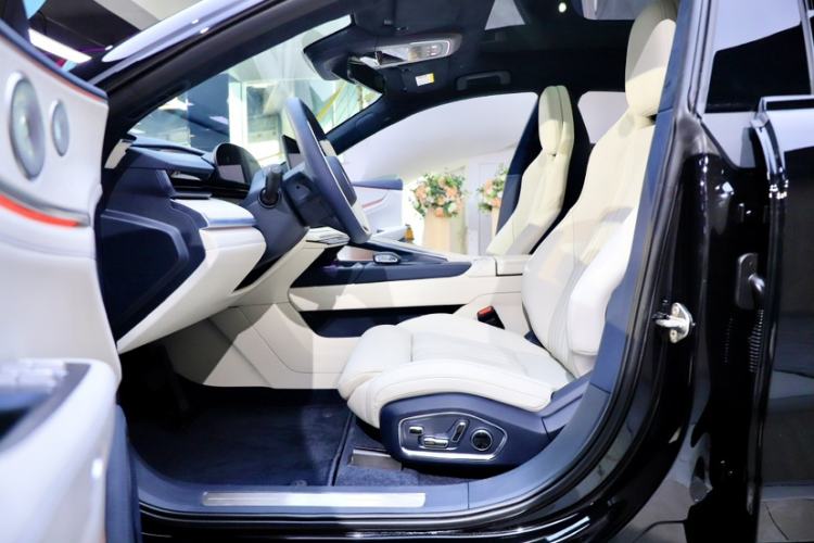 Used Zeekr 001 2026 95° All-Wheel-Drive Max Edition Interior 10