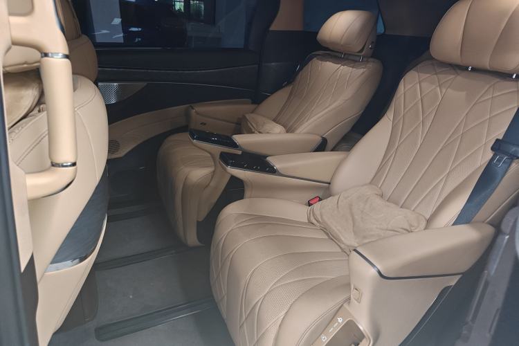 Used Denza D9 2025 DM-i Smart Drive 1020 Four-Wheel Drive Deluxe Model