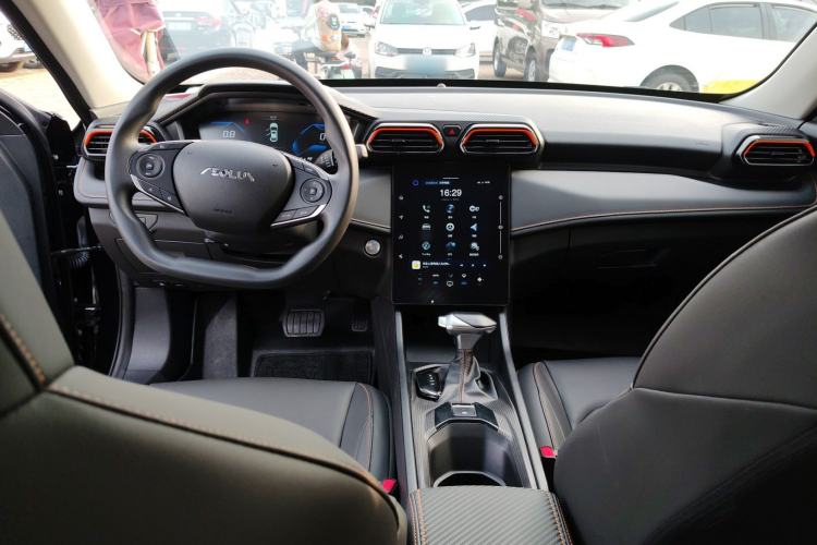 Used Dongfeng Aeolus Yixuan 2024 1.5L Automatic JingSu Edition Center Console