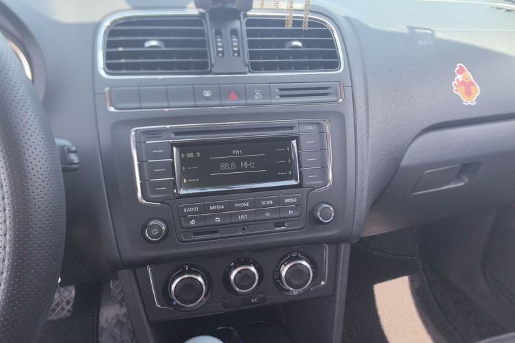 Used Volkswagen Polo 2014 1.4L Automatic Comfort Edition Audio And AC Panel