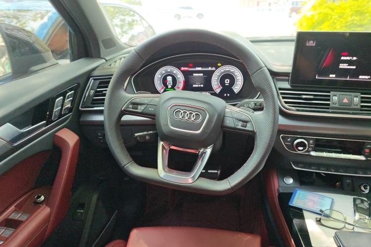 Used Audi Q5L 2025 quattro 45th Anniversary Edition 45 TFSI Luxury Dynamic Model Steering Wheel