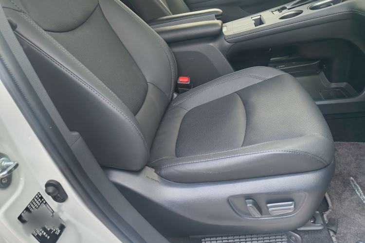 Used Toyota Sienna 2023 2.5L Hybrid Deluxe Edition