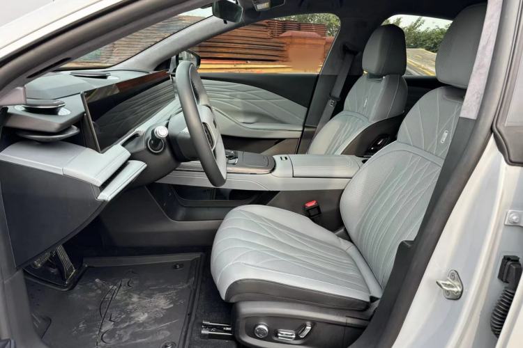 Used Geely Galaxy E8 2025 575 km Exploration Intelligent Driving Edition
