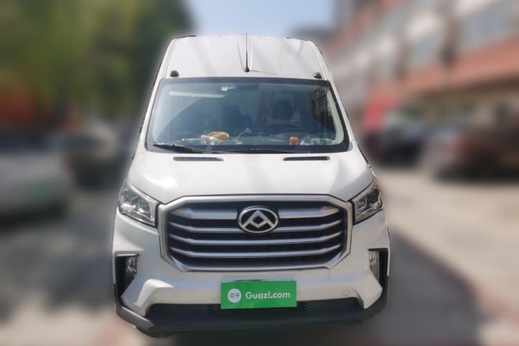 Used SAIC MAXUS Xintu V90 2024 Zhiyun 2.0T Manual Rear-Drive Extended-Wheelbase Ultra-High-Roof Model with Dual Rear Tires and 3 Seats
