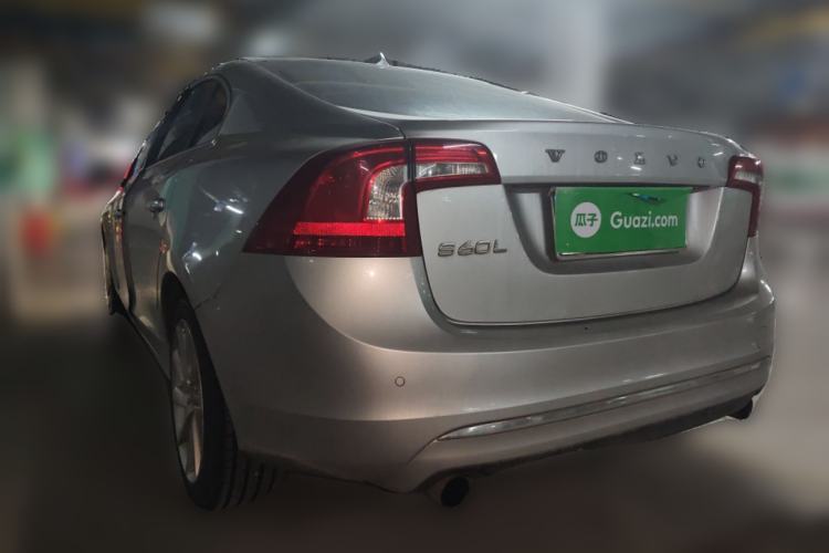 Used Volvo S60 2015 S60L 2.0T Zhiyuan Edition
