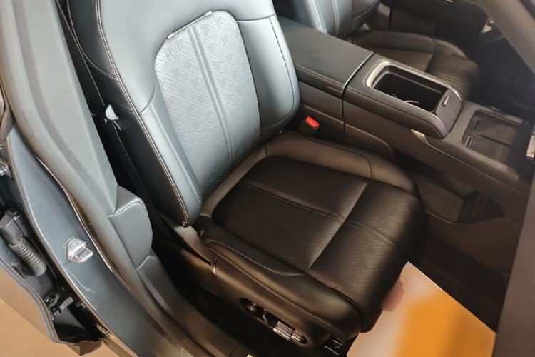 Used Zeekr 7X 2025 100 kWh Long-Range Rear-Wheel Drive with Intelligent Driving Features Right Front Seat