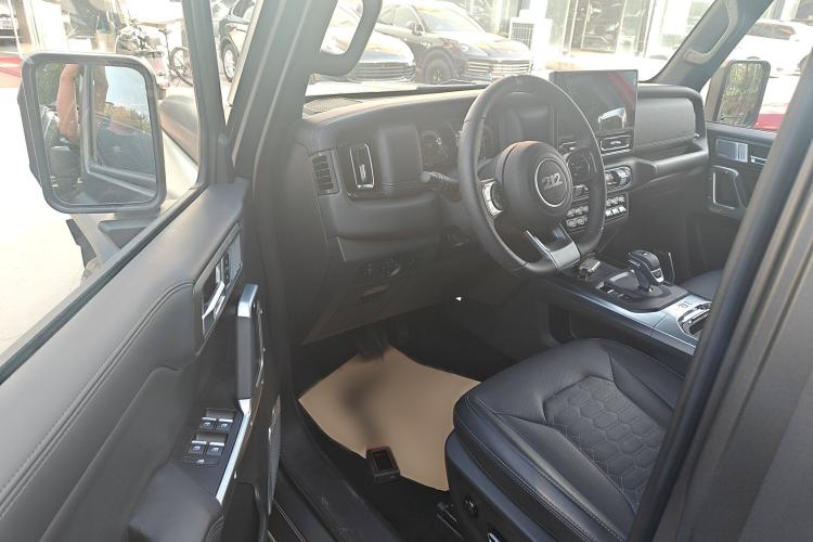 Used 212 T01 2024 2.0T Mechanic
