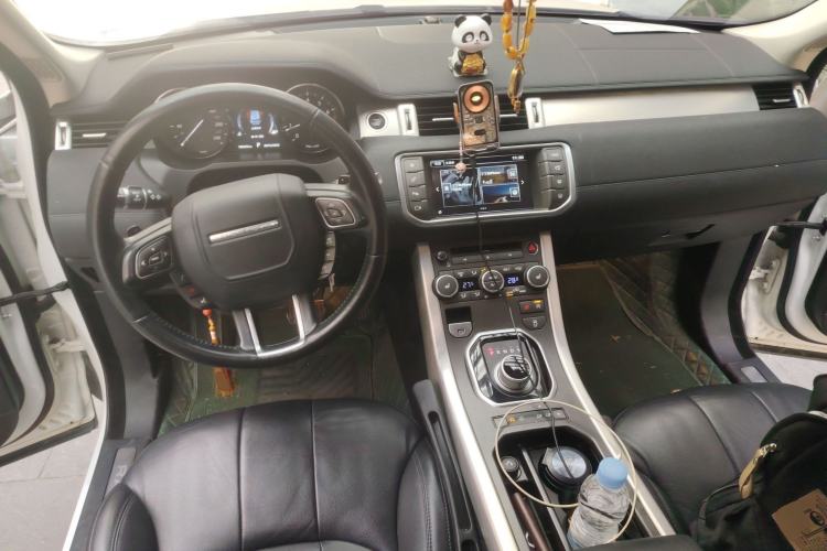 Used Land Rover Range Evoque 2016 2.0T SE Smart Glow Edition Center Console