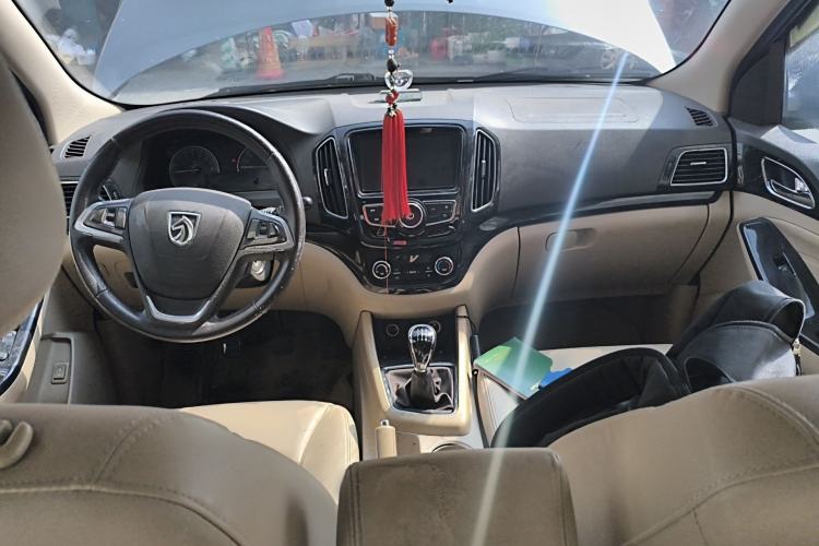 Used Baojun 730 2014 1.5L Manual Luxury Navigation ESP Version 7 Seats