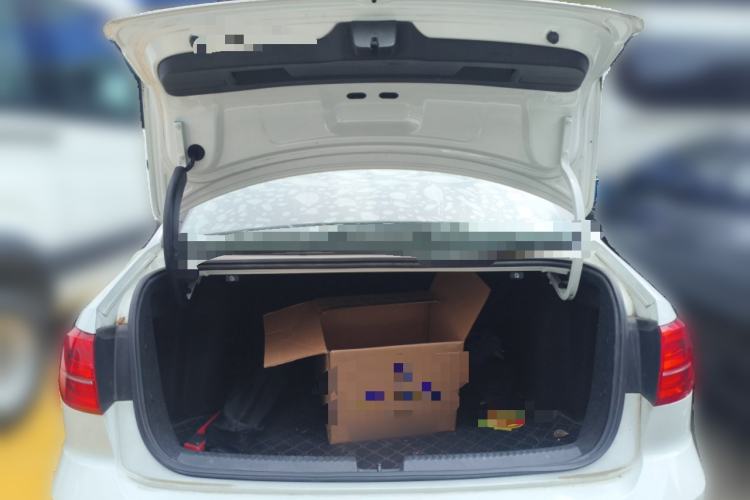 Used Volkswagen Sagitar 2015 1.6L Automatic Fashion Model Trunk