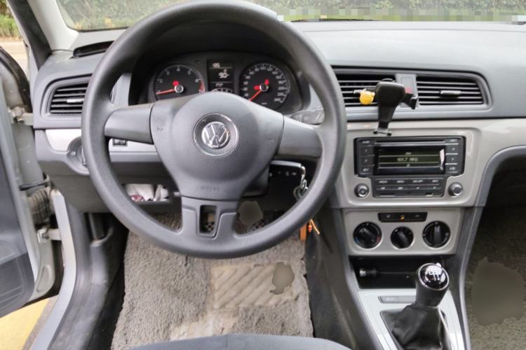 Used Volkswagen Gran Lavida 2013 1.6L Manual Fashion Model
