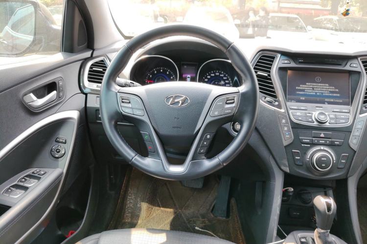 Used Hyundai Santa Fe Classic 2013 3.0L 4x4 Luxury Edition 7 Seats Euro V Steering Wheel