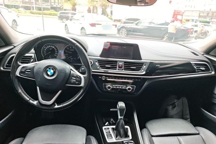 Used BMW 1 Series 2018 118i Sport Edition Center Console