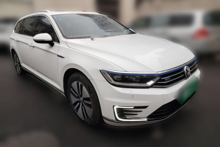 Used Volkswagen Variant New Energy 2019 GTE model Front Right 45 Deg