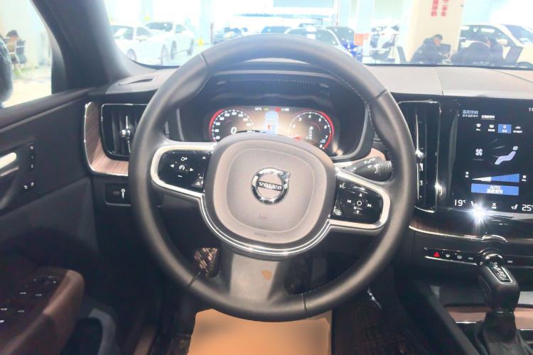 Used Volvo XC60 2021 T5 4x4 Smart Luxury Edition