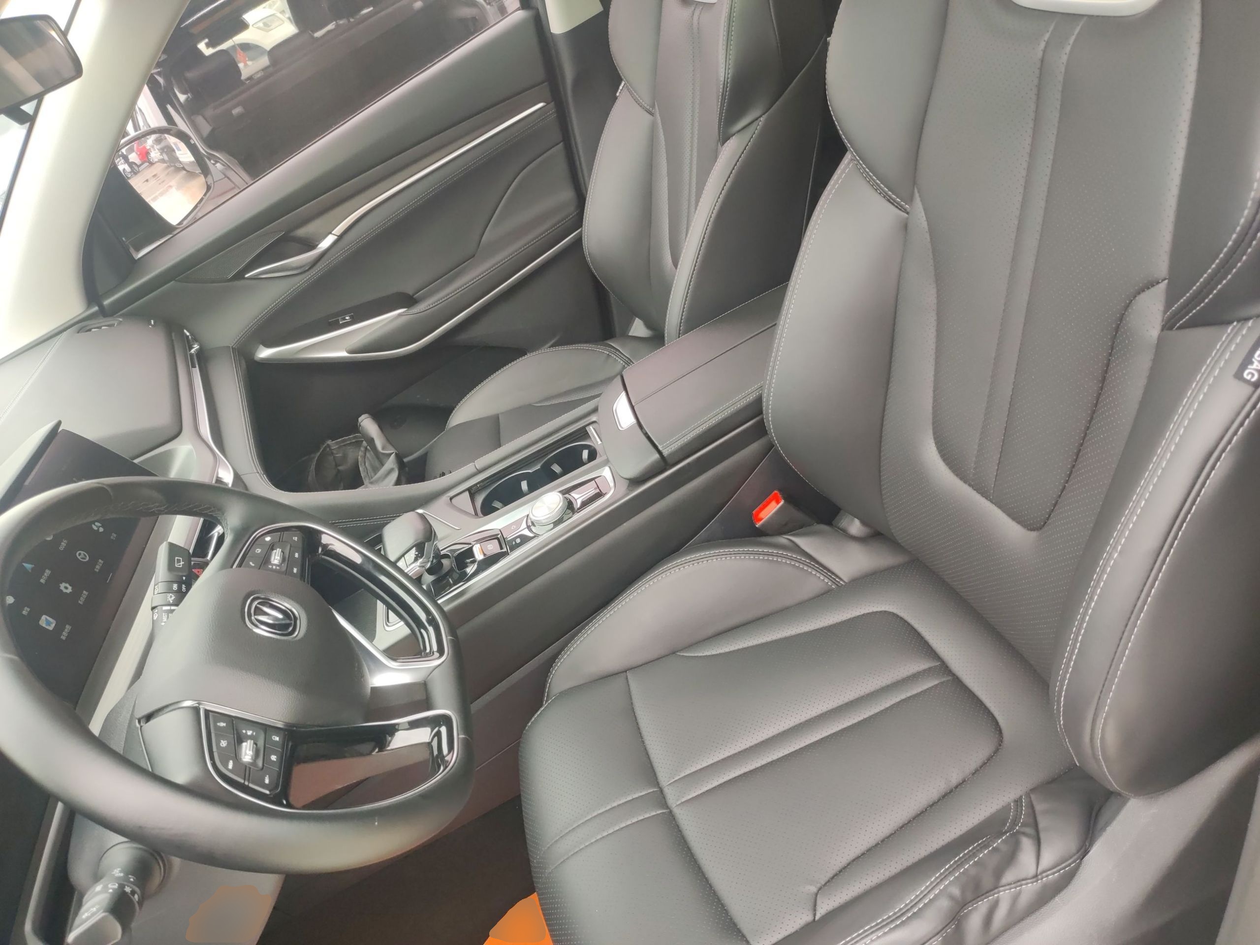 Переднее сиденье в автомобиле