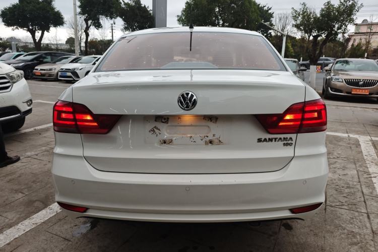 Used Volkswagen Santana 2016 1.6L Manual Comfort Edition
